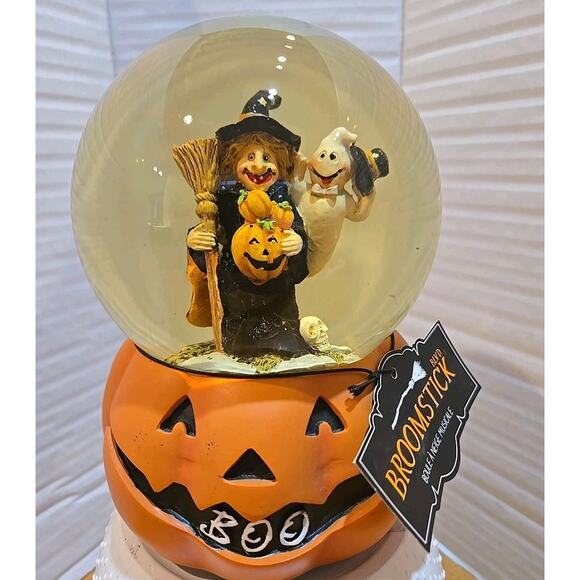 Broomstick Blvd Haunted House Glitter Snow Globe Ding Dong the Witch is Dead NWT - Picture 3 of 10